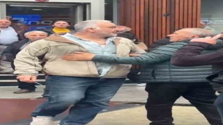 Trabzonda CHP standına bıçaklı saldırı: 1 yaralı