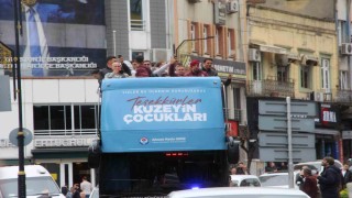 Trabzonspor U19 takımı Avrupa ikinciliğini taraftarıyla kutladı