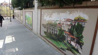 Trabzonu çizdiği motiflerle güzelleştiriyor