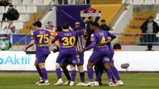 Trendyol Süper Lig: Eyüpspor: 3 - Adana Demirspor: 0 (İlk yarı)