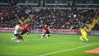 Trendyol Süper Lig: Gaziantep FK: 1 - Fenerbahçe: 0 (İlk yarı)