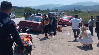 Turgutluda trafik kazası: 1i çocuk 4 yaralı