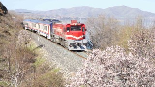 Turistik Diyarbakır Ekspresi sefere başladı