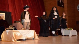 Turizm Fakültesi öğrencilerinden muhteşem tiyatro oyunu
