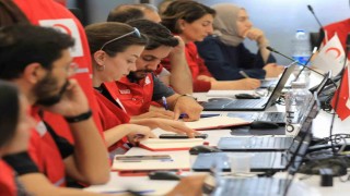 Türk Kızılay İstanbul depremi sonrası beslenme desteğiyle toplanma alanlarında