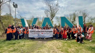 Türkiyenin farklı üniversitesinden 50 kız öğrenci Vanı geziyor