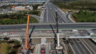 Tuzlada 3 gündür köprü altında sıkışan tırı kurtarma operasyonu