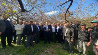 TZOB Genel Başkanı Bayraktar, Elazığda zirai dondan etkilenen üreticilerle bir araya geldi