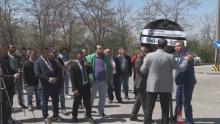 ÜNİPERSENden YÖK önünde siyah çelenkli basın açıklaması