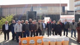 Üreticilere ayçiçeği ve kanola tohumu dağıtıldı