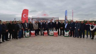 Üreticilere fasulye ve ayçiçeği tohumu dağıtıldı