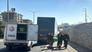 Uşakta motosiklet ile tır çarpıştı: 1 ölü