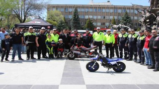 Uşakta polis ve jandarma ekiplerinden motosiklet sürücülerine farkındalık eğitimi
