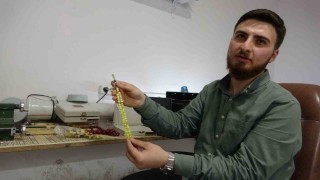 Usta ellerin ürettiği tespihler 10 ila 15 bin TL arasında alıcı bulabiliyor