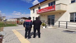 Uyuşturucu suçundan aranan şahsı jandarma yakaladı