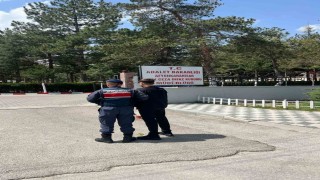 Uyuşturucu suçundan aranan şahsı jandarma yakaladı