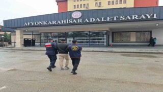 Uyuşturucu ticareti suçundan aranan şahsı JASAT yakaladı