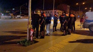 Üzerine benzin döküp kendini yakmak isteyen şahsı polis ikna etti