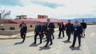 Vali Çelik sağlık çalışanlarını dinledi