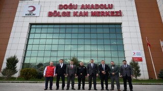 Vali Çiftçi, Doğu Anadolu Bölge Kan Merkezini ziyaret etti