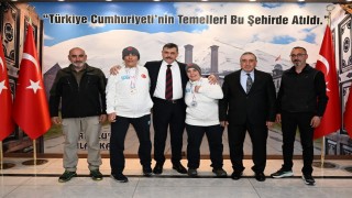 Vali Çiftçiden anlamlı kabul