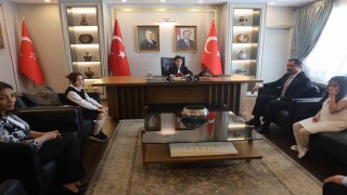 Vali makamını devralan 9 yaşındaki Ali Kemal koltuğun hakkını verdi