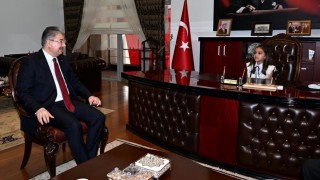 Vali Yılmaz, Koltuğunu 23 Nisan’da Ezgi Kundakçı’ya Devretti