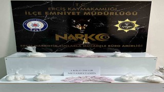 Vanda 3 kilo 294 gram uyuşturucu ele geçirildi