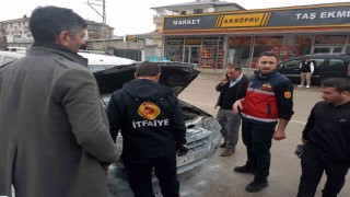 Vanda seyir halindeki aracın motoru yandı
