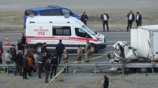 Gürpınar’da Trafik Can Aldı: 7 Ölü, 12 Yaralı