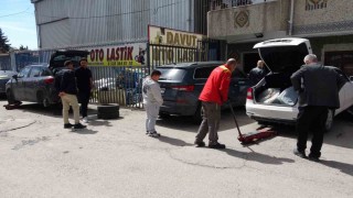 Vandaki oto lastikçilerde ‘bahar yoğunluğu