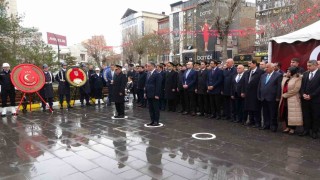 Vanın düşman işgalinden kurtuluşu sağanak yağmura rağmen coşkuyla kutlandı