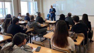 Veteriner Hekim Karanfil öğrencilere deneyimlerini aktardı