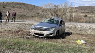 Virajı alamayarak tarlaya uçtu, 1i ağır 5 kişi yaralardı