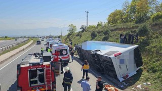 Yalova-Bursa yolunda yolcu otobüsü devrildi