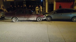 Yalvaçta Fiat Tofaş park halindeki 2 araca çarptı