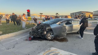 Yangın ihbarına giden itfaiye aracı otomobil ile çarpıştı: 2 yaralı