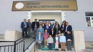 Yaptıkları afiş ve resimlerle suyun önemine dikkat çektiler