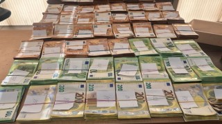 Yatağın altına gizlediği 524 bin 940 euro ile yakalandı