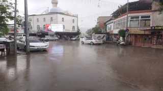 Yavuzelinde sağanak yağış çiftçinin yüzünü güldürdü