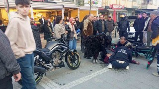 Yaya geçidinde motosikletin çarptığı kadın ağır yaralandı