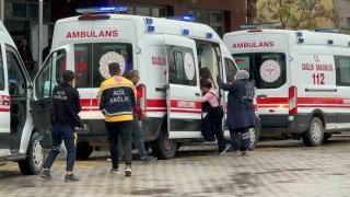 Yedikleri şekerden zehirlenen 15 öğrenci hastaneye kaldırıldı