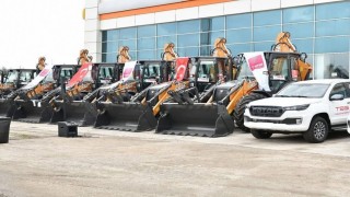 Yeni iş makinesi Sultanhisar Belediyesine teslim edildi