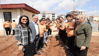 Yeşil Okullar Projesiyle Sevinç Göymen Ortaokulunda öğrenciler hem ekti, hem üretti