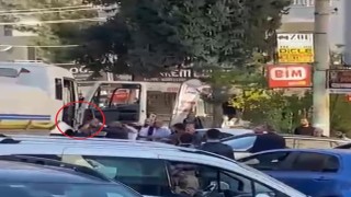 Yol kavgasında kendi sopasıyla dayak yedi: O anlar kamerada