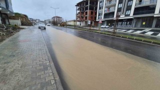 Yol suyla kaplandı