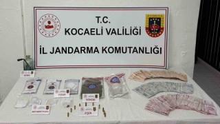 Yolcunun üstünden ve valizinden 7 kilo uyuşturucu ele geçirildi
