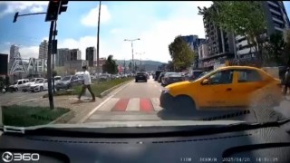 Yolu uzatmak istemeyen taksi, yaya geçidini kullandı