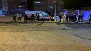 Yolun karşısına geçmek isteyen adama ambulans çarptı
