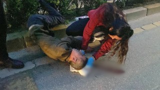 Yolun karşısına geçmeye çalışan yayaya çarpıp kayıplara karıştı
